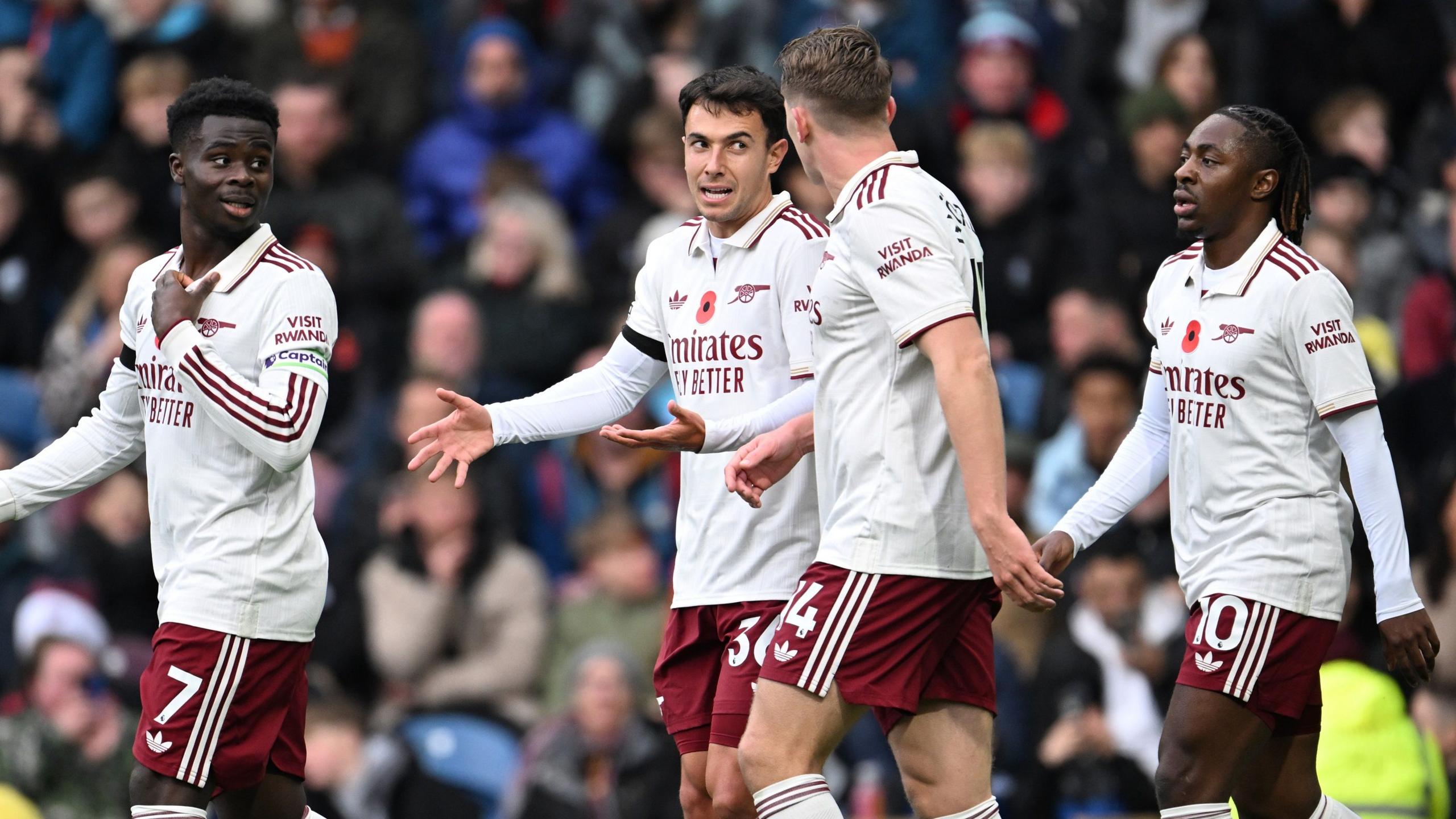 چه تحلیلی می‌توان از جدول لیگ برتر انگلیس بعد از ۱۰ بازی ارائه داد؟